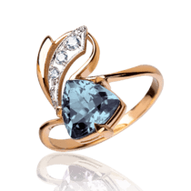 обзорное фото Золотое кольцо с голубым топазом Рикарда 033491  Золотые кольца